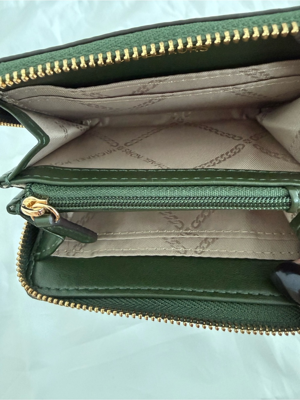 Michael Kors Green Pebbled Leather Zip Card Case - Picture 5 of 5